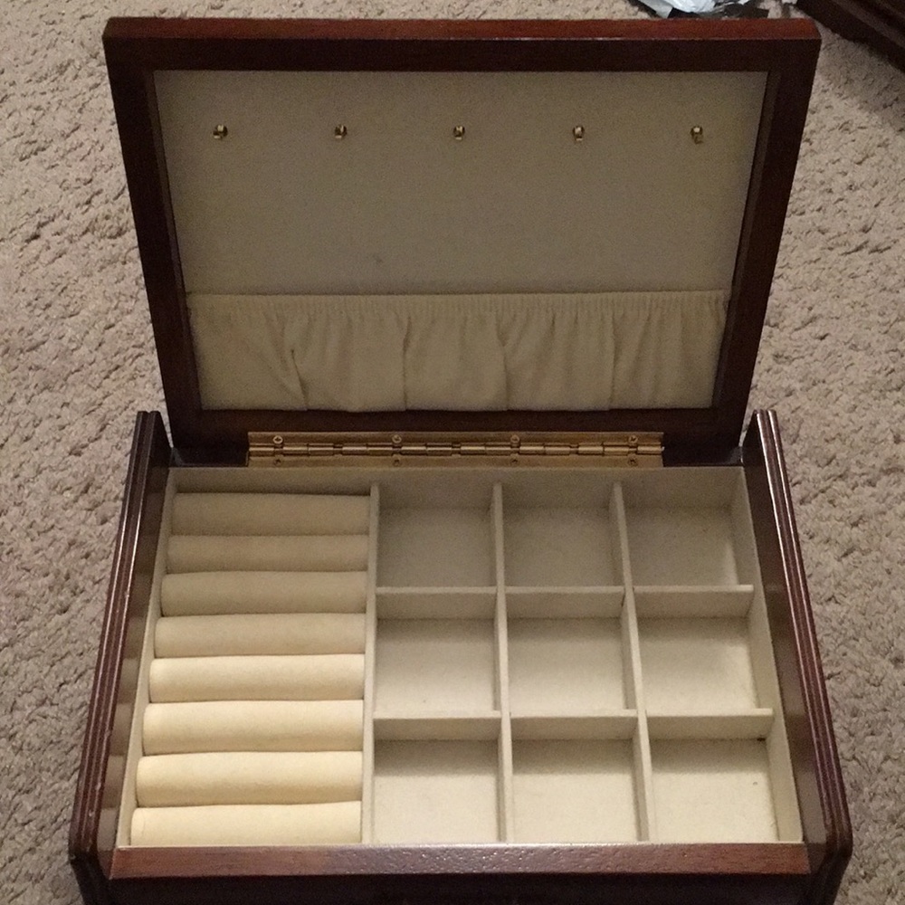 VINTAGE JEWELRY BOX